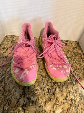 Nike Kyrie 5 "Patrick Star" sneakers pink bubble graphics men’s size 8 *flawed*